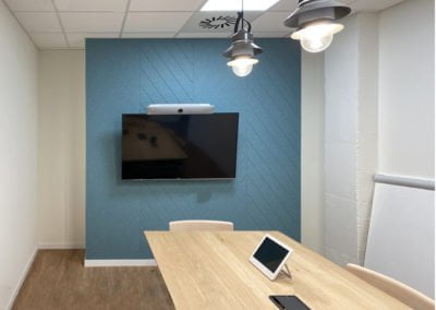 Acustica e interior design rivestimento di una sala riunioni