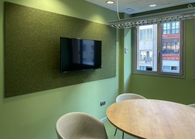 Paneles fonoabsorbentes para oficina y reducción de la reverberación en sala reuniones
