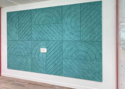 Soluzione acustica di design composizione pannelli in fibra di legno