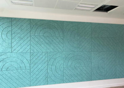 Soluzione acustica di design composizione pannelli in fibra di legno verde